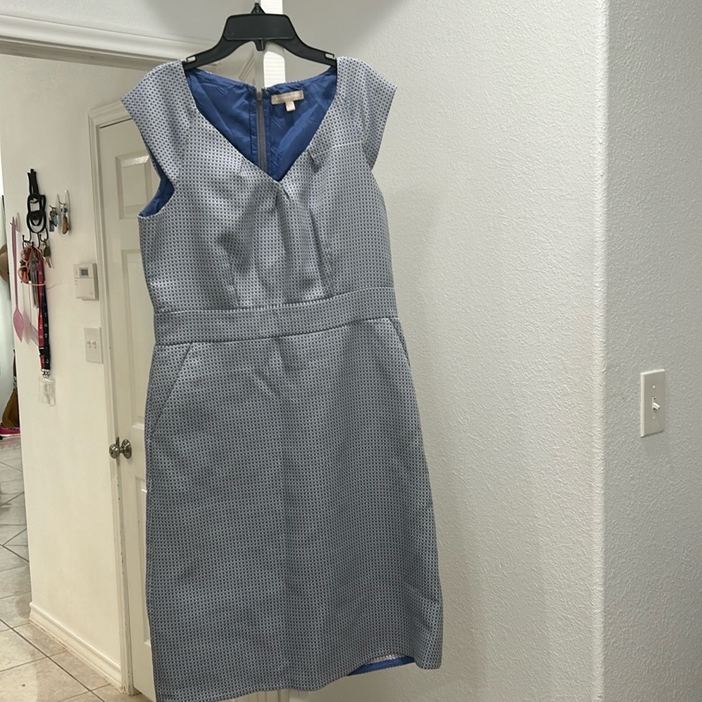 Banana republic dress. Below knee. Size 12. Barely used.